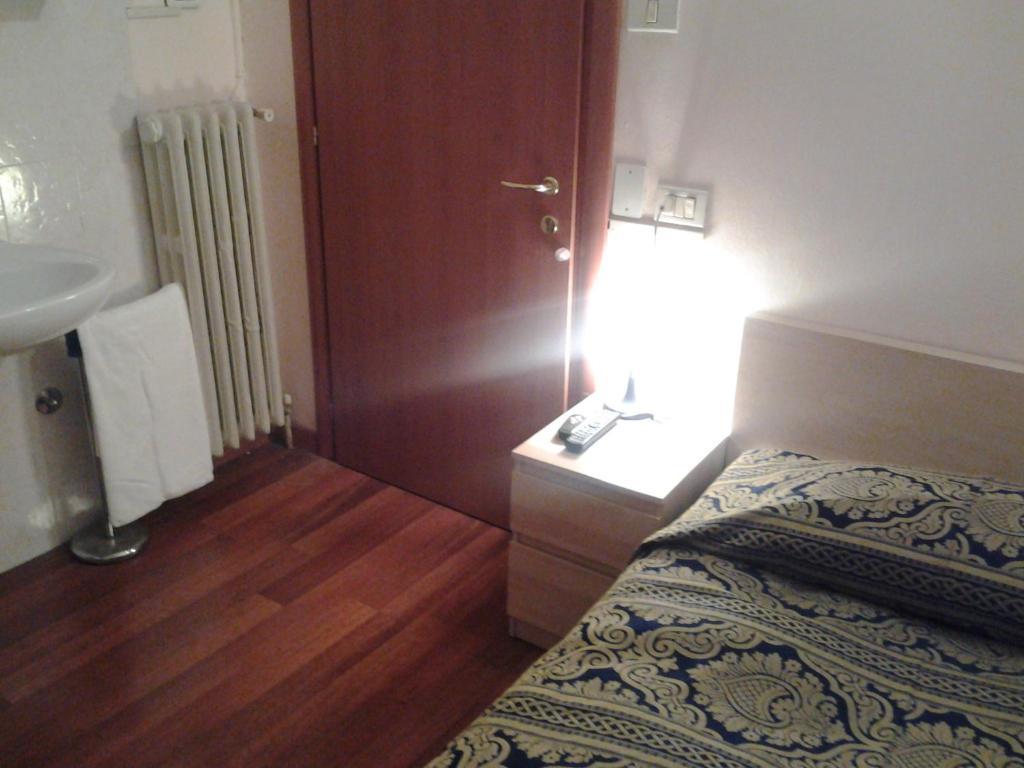 Hotel Perla Bologna Camera foto
